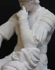 Photo of a sculpture of Lorenzo de Medici on a black background