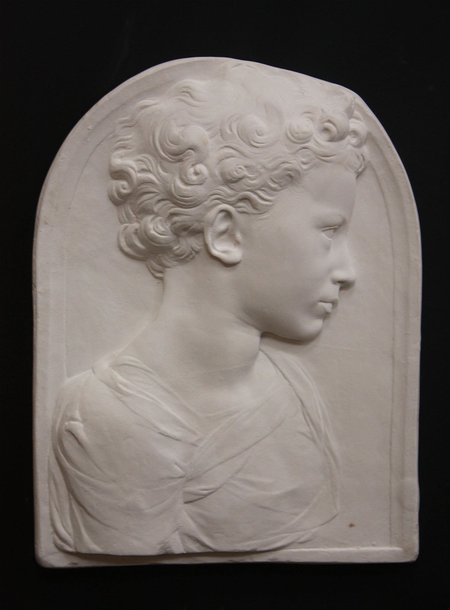 Photo of a sculpture of a little girl on a black background